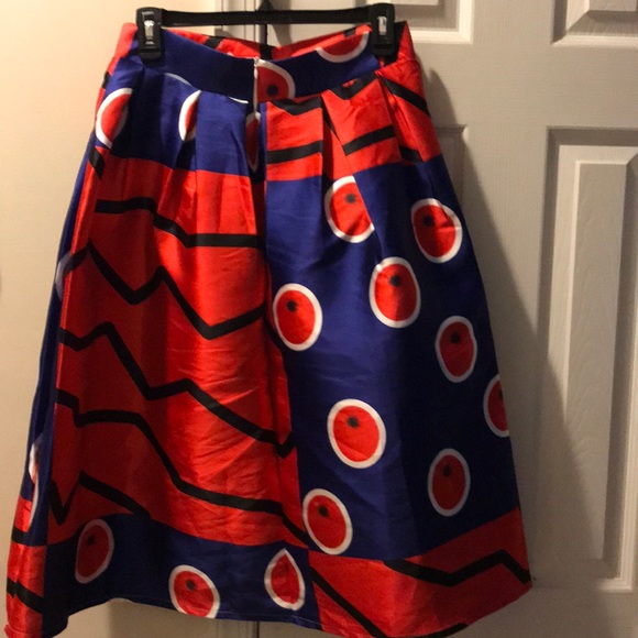 Beautiful Abstract Printed Skirt - Picture 2 of 7